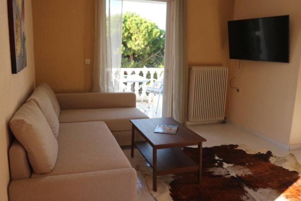 Anestis Apartment Акрата Екстериор снимка