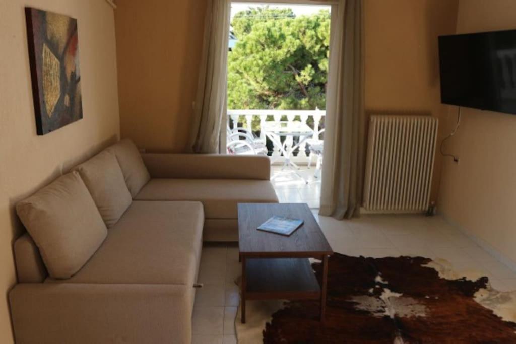 Anestis Apartment Акрата Екстериор снимка