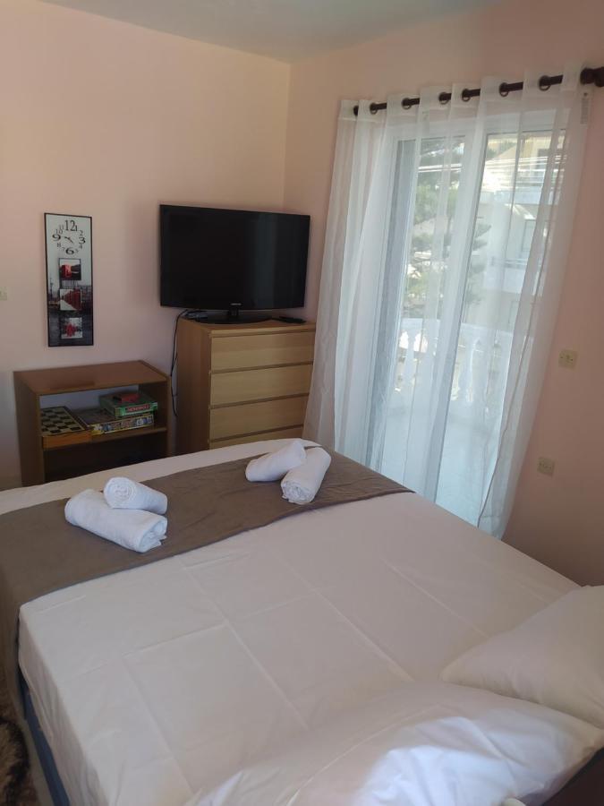 Anestis Apartment Акрата Екстериор снимка